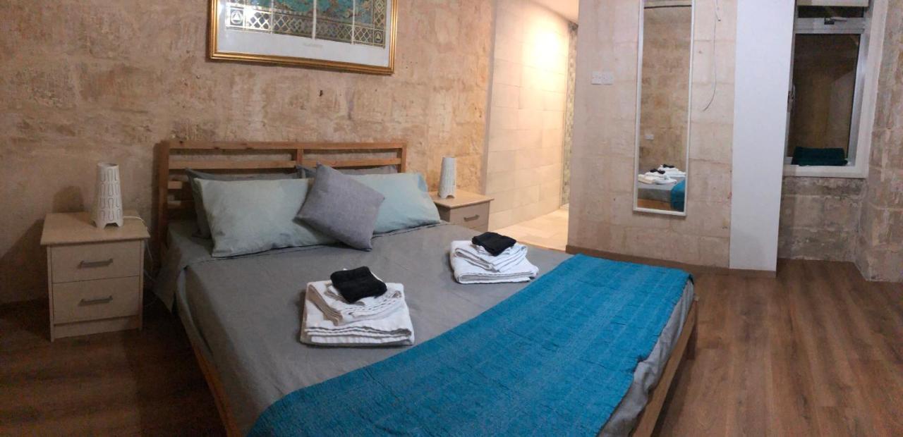 Floriana Cosy Townhouse Daire Dış mekan fotoğraf